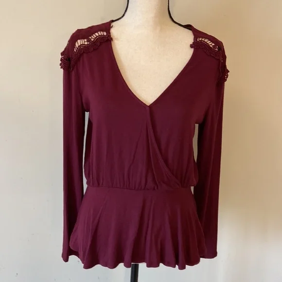NWOT Francesca’s Sanaa Eyelet Trim Wine Red Size Large - Picture 5 of 10
